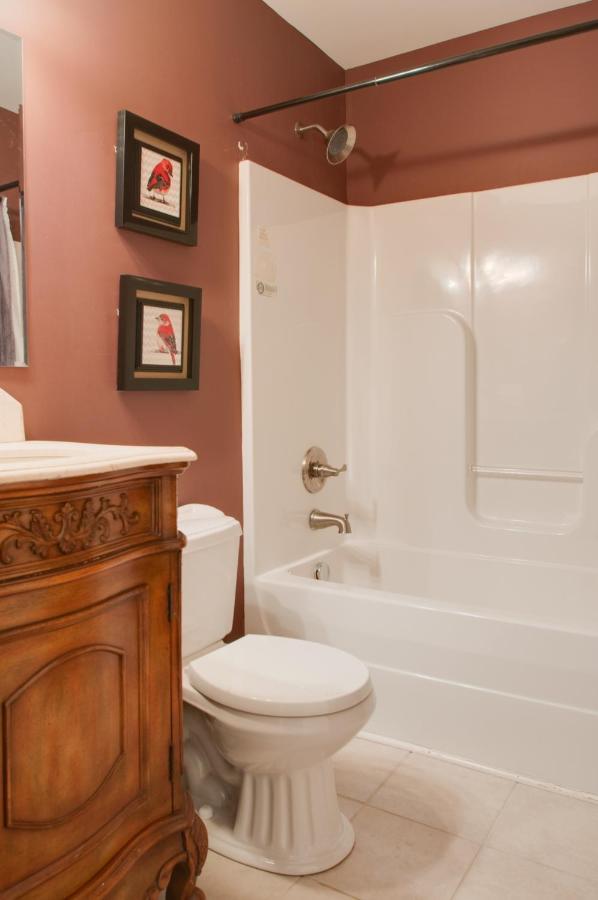 Vacation Home 5 Mins To Down Town 2 Bedrooms 2 Baths Garden Area Hot Tub Nashville Exterior foto
